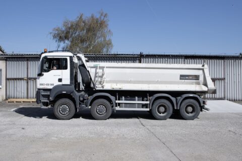 Štvornápravový sklápač MAN TGS 8×8