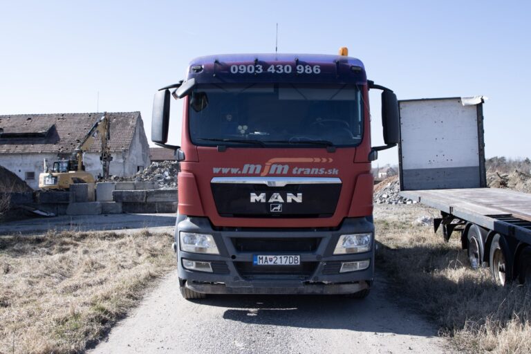 Ťahač MAN TGS s podvalníkom Wielton