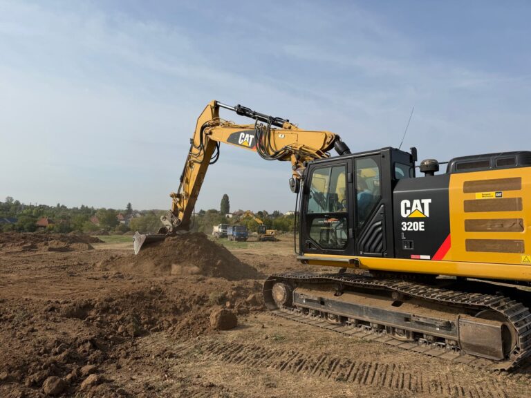 Pásové rýpadlo CAT 320E