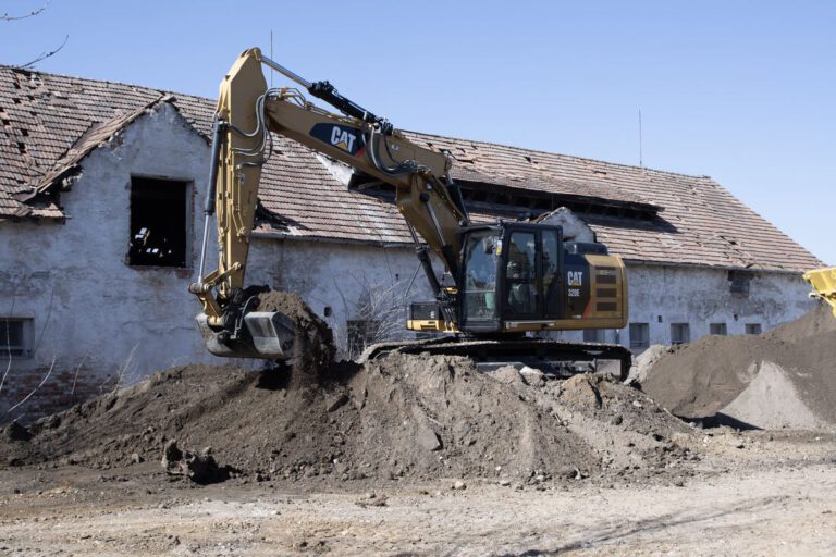 Presun sute pri búraní, CAT 320E