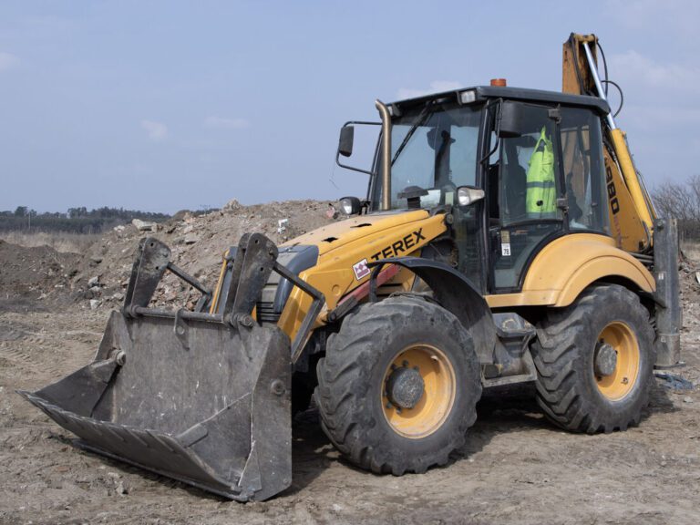 Traktorbager TEREX 980 Elite na stavbe